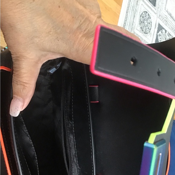 Michael Kors Black Manhattan Satchel with crossbody strap - Picture 4 of 4